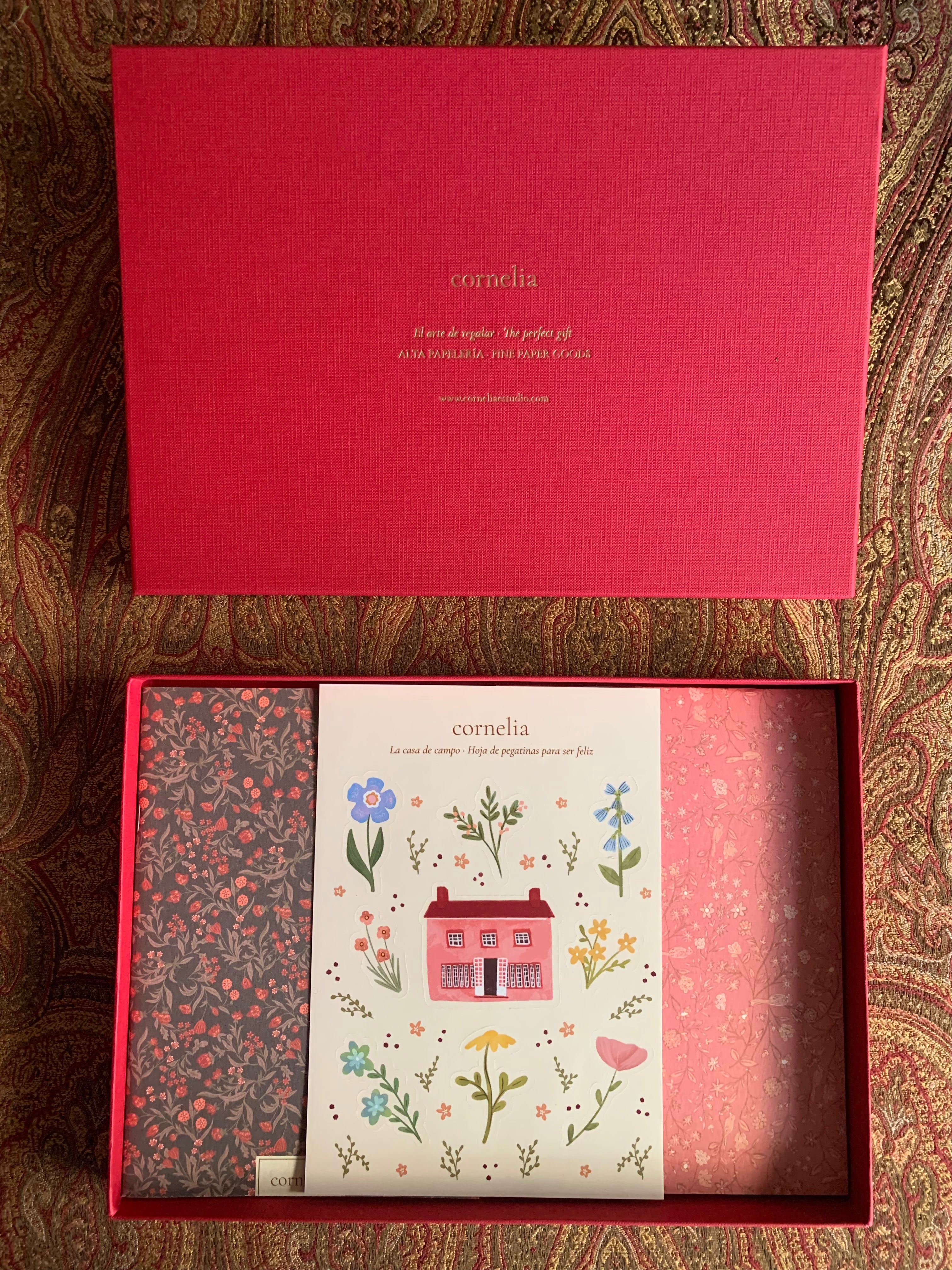 Set de papelería · Caja Roja "La Casa"