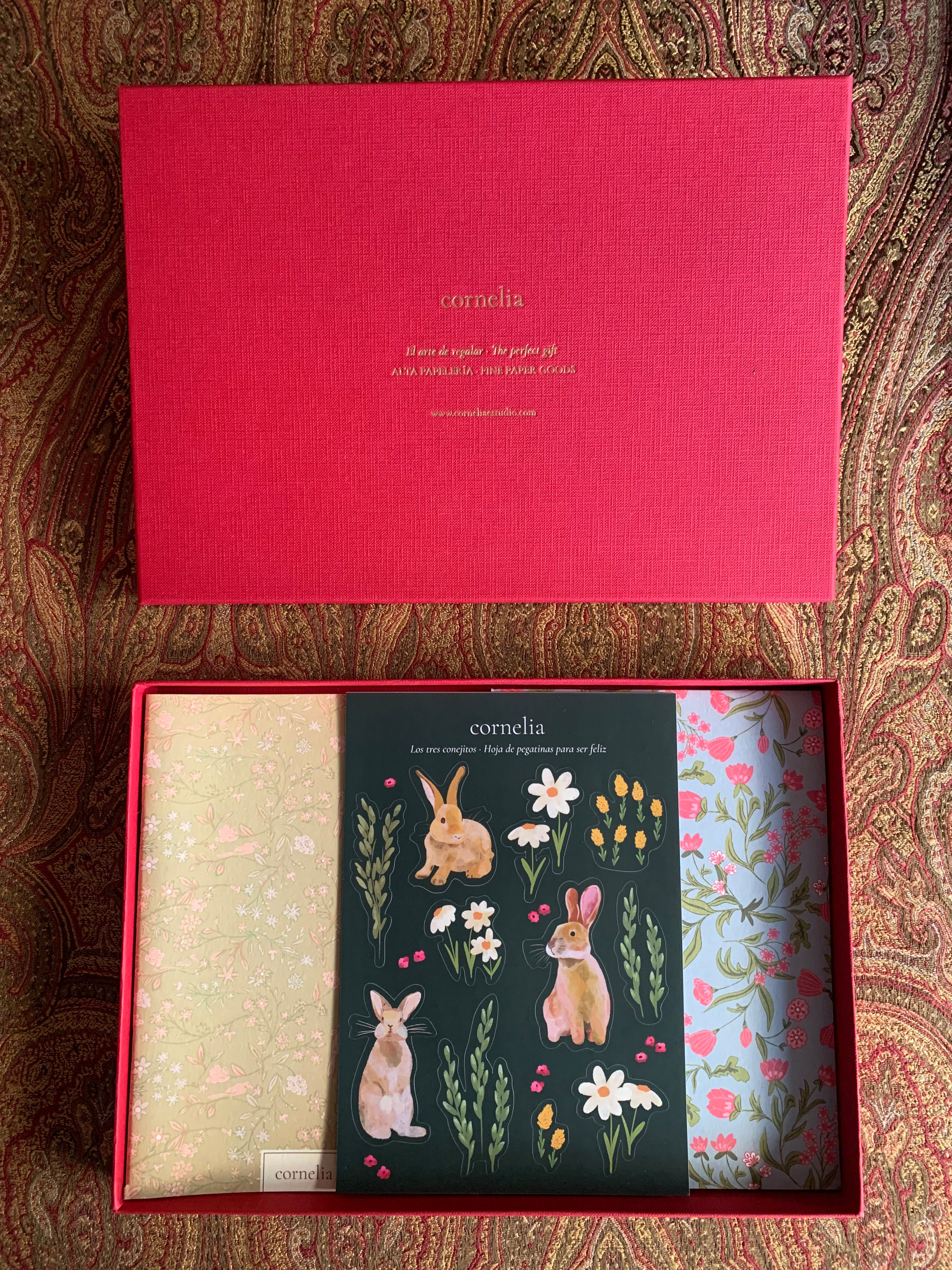 Set de papelería · Caja Roja "La Granja"