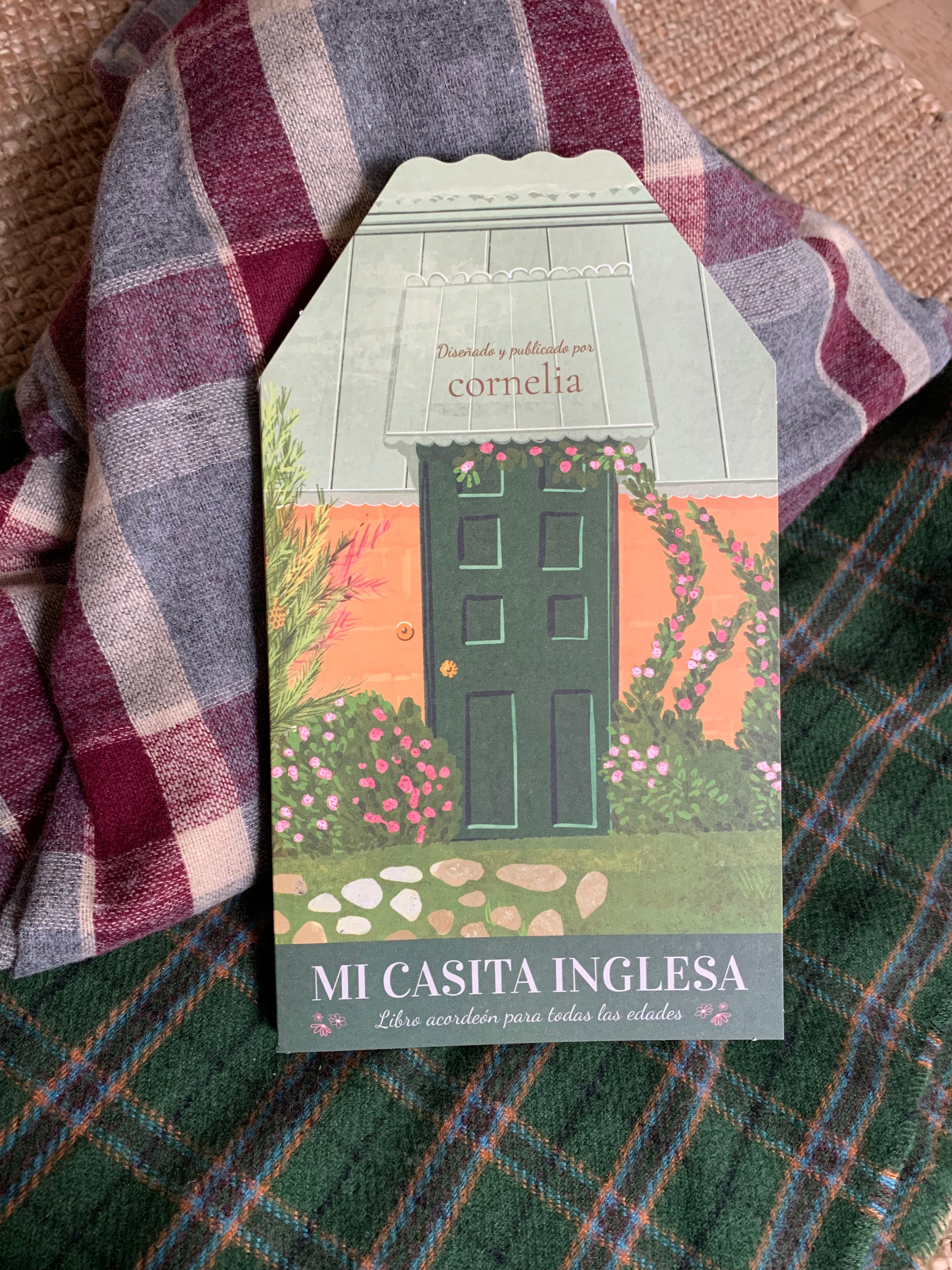 Libro-Acordeón "Casita de muñecas"